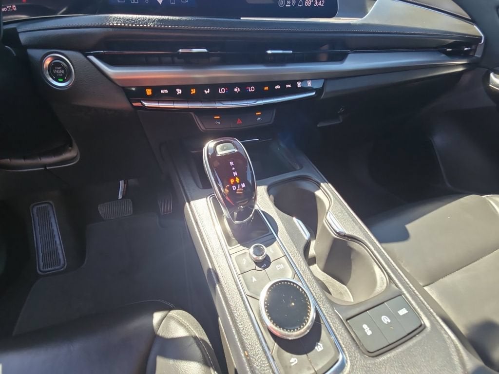 2025 Cadillac XT4 Premium Luxury